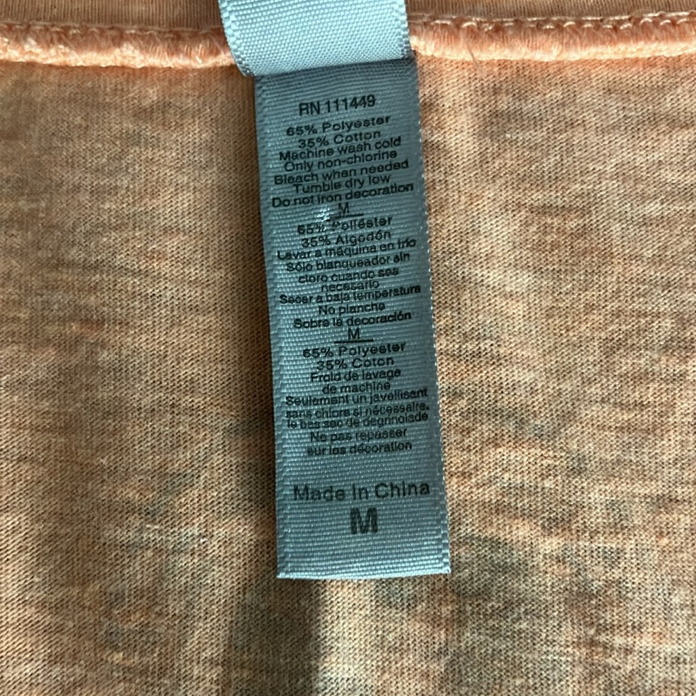 Banana Ink - women’s medium peach color v-neck - Picture 4 of 6